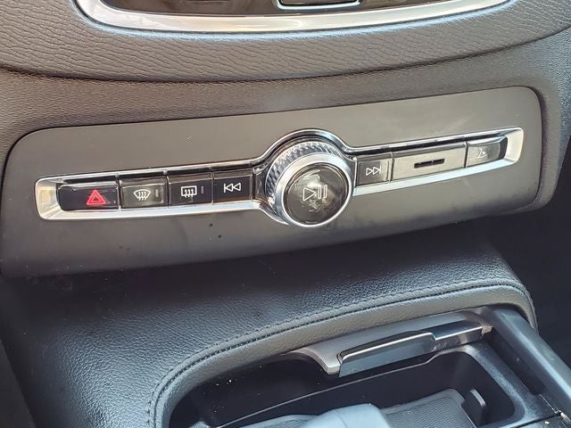 2023 Volvo XC90 B5 Core