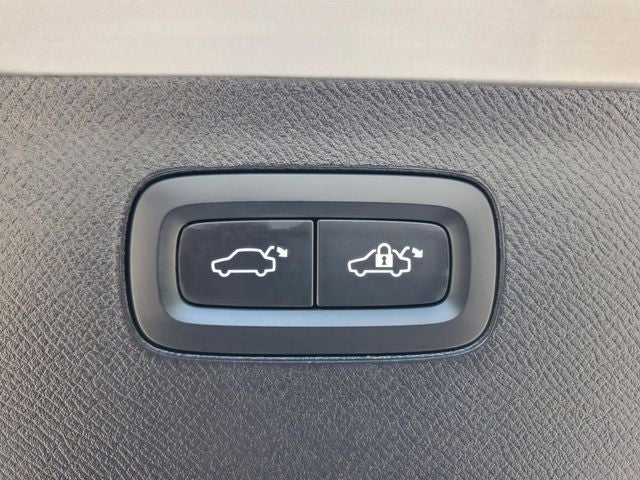 2023 Volvo XC90 B5 Core