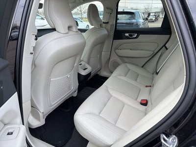 2024 Volvo XC60 B5 Plus Dark Theme