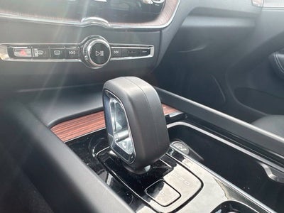 2024 Volvo XC60 B5 Plus Dark Theme
