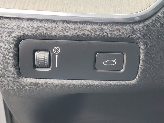 2022 Volvo XC60 B5 Inscription