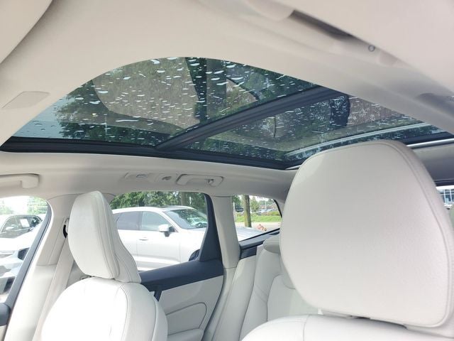 2024 Volvo XC60 B5 Plus Dark Theme