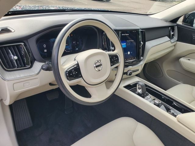 2024 Volvo XC60 B5 Plus Dark Theme