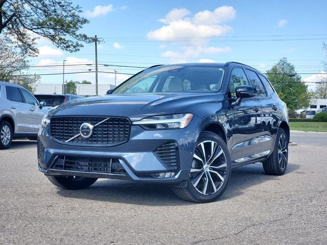 2023 Volvo XC60 B5 Plus Dark Theme