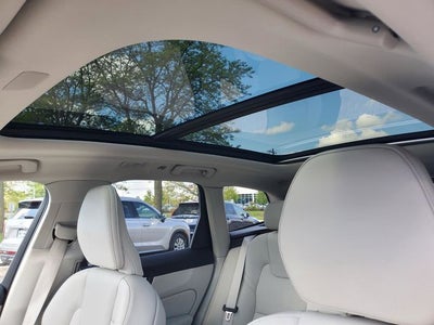 2023 Volvo XC60 B5 Plus Dark Theme
