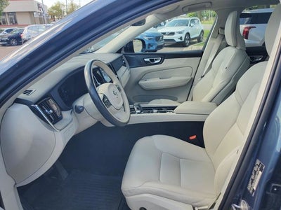 2023 Volvo XC60 B5 Plus Dark Theme