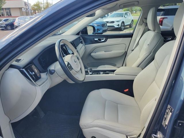 2023 Volvo XC60 B5 Plus Dark Theme