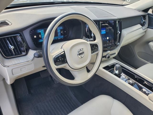 2023 Volvo XC60 B5 Plus Dark Theme