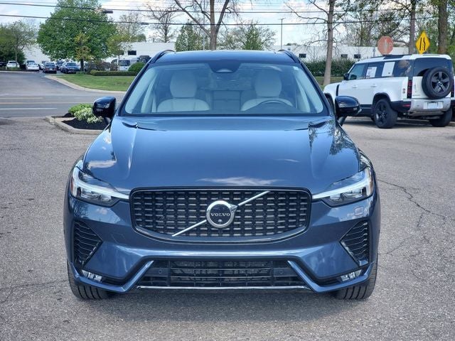 2023 Volvo XC60 B5 Plus Dark Theme