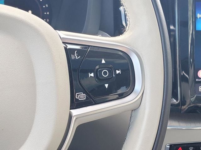 2023 Volvo XC60 B5 Plus Dark Theme