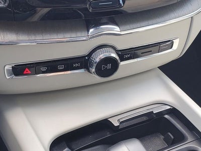 2023 Volvo XC60 B5 Plus Dark Theme