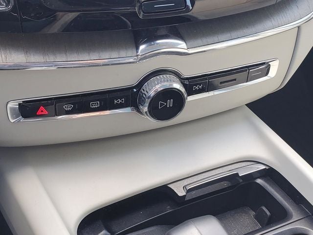 2023 Volvo XC60 B5 Plus Dark Theme