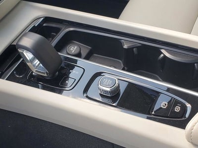 2023 Volvo XC60 B5 Plus Dark Theme