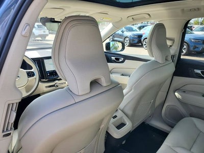 2023 Volvo XC60 B5 Plus Dark Theme