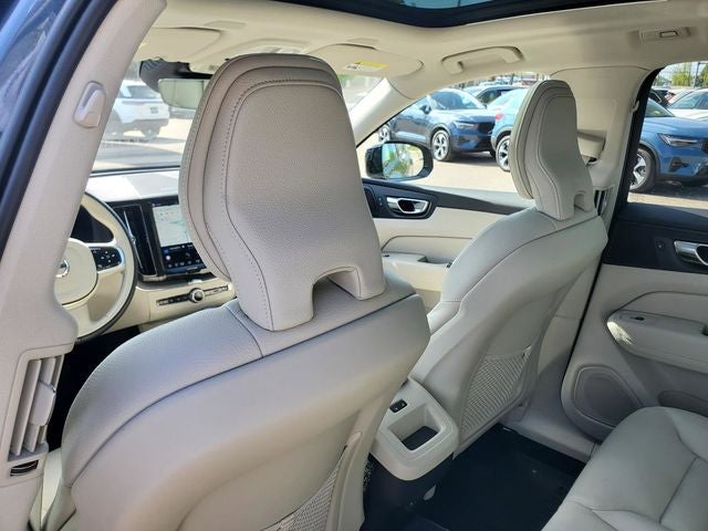 2023 Volvo XC60 B5 Plus Dark Theme