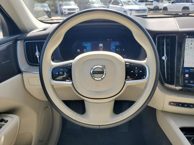2023 Volvo XC60 B5 Plus Dark Theme