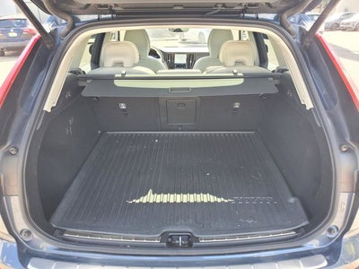 2023 Volvo XC60 B5 Plus Dark Theme