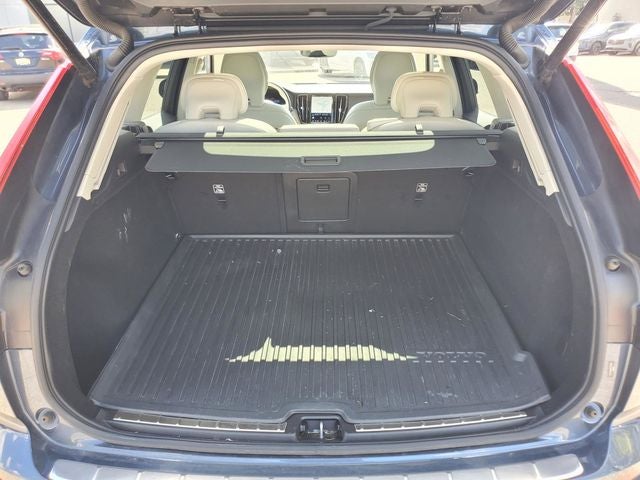 2023 Volvo XC60 B5 Plus Dark Theme