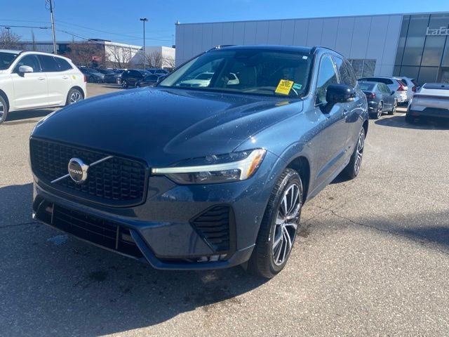 2023 Volvo XC60 B5 Plus Dark Theme