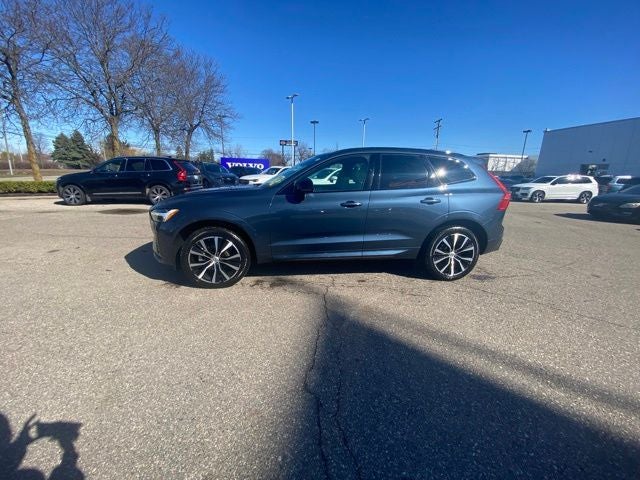 2023 Volvo XC60 B5 Plus Dark Theme