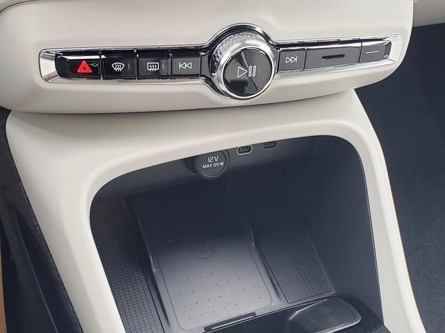 2026 Volvo XC40 B5 Plus