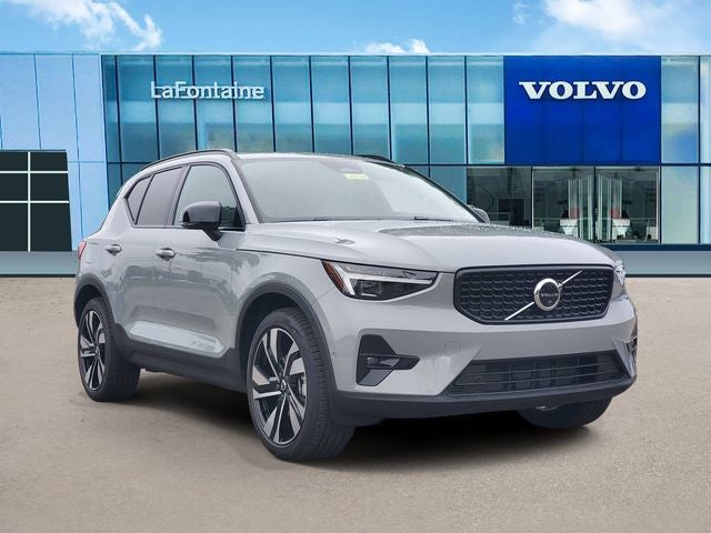 2026 Volvo XC40 B5 Plus