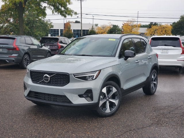 2026 Volvo XC40 B5 Plus