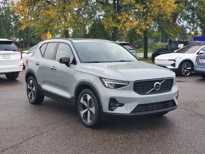 2026 Volvo XC40 B5 Plus