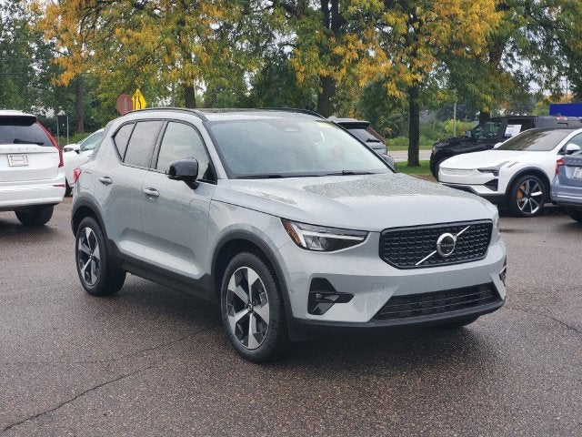 2026 Volvo XC40 B5 Plus