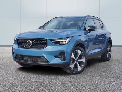 2025 Volvo XC40 B5 Plus Dark Theme