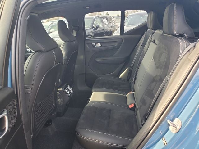 2025 Volvo XC40 B5 Plus Dark Theme