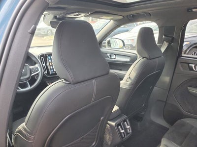 2025 Volvo XC40 B5 Plus Dark Theme