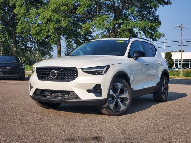 2026 Volvo XC40 B5 Plus