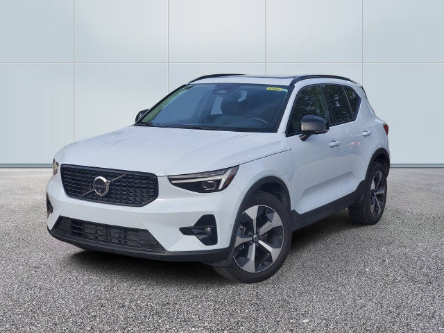 2026 Volvo XC40 B5 Plus