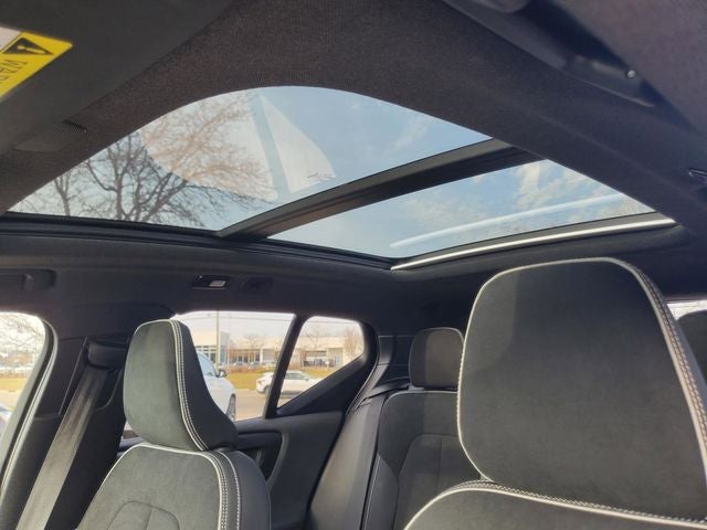 2025 Volvo XC40 B5 Plus Dark Theme