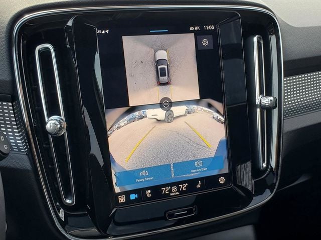 2025 Volvo XC40 B5 Plus Dark Theme