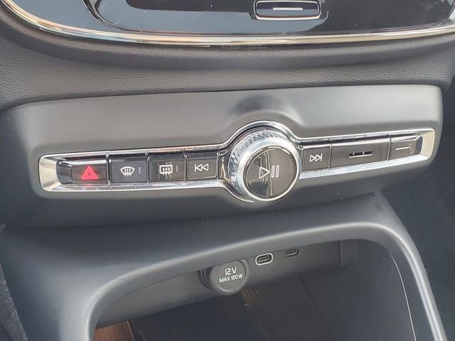 2025 Volvo XC40 B5 Plus Dark Theme