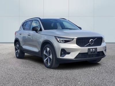 2025 Volvo XC40 B5 Plus Dark Theme