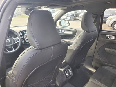 2025 Volvo XC40 B5 Plus Dark Theme