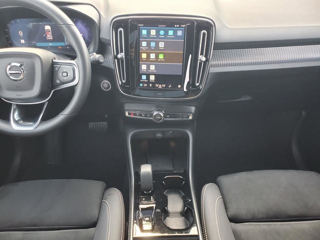 2025 Volvo XC40 B5 Plus Dark Theme