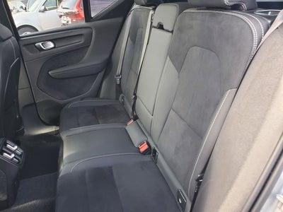 2025 Volvo XC40 B5 Plus Dark Theme