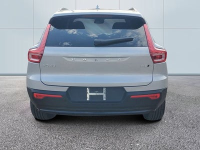 2025 Volvo XC40 B5 Plus Dark Theme