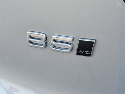 2025 Volvo XC40 B5 Plus Dark Theme