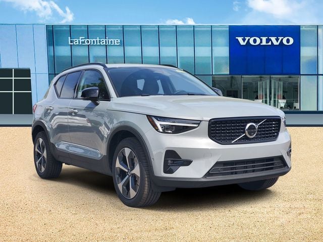 2026 Volvo XC40 B5 Plus