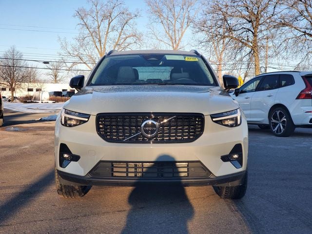 2026 Volvo XC40 B5 Plus