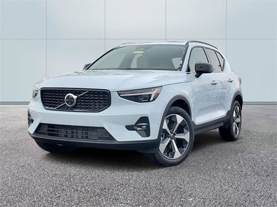 2026 Volvo XC40 B5 Plus