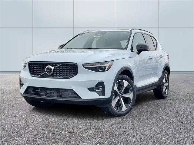 2026 Volvo XC40 B5 Plus