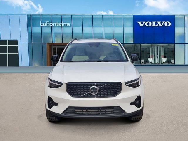 2026 Volvo XC40 B5 Plus