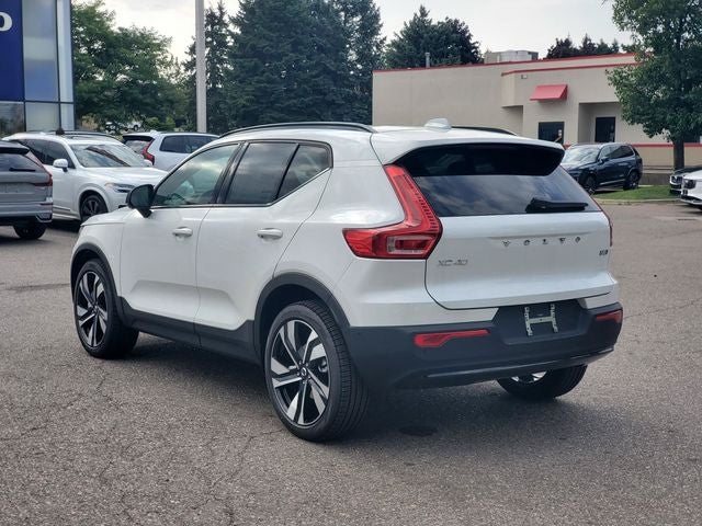 2026 Volvo XC40 B5 Plus