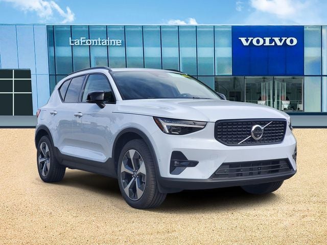 2026 Volvo XC40 B5 Plus